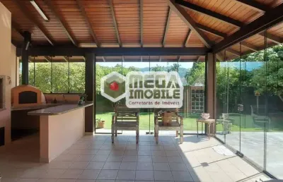 Aconchegante e ampla casa na lagoa da conceição, área nobre 5 dorm