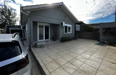 Casa térrea em região alta moderna com espaço gourmet e amplo terreno