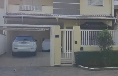 Sobrado à venda em excelente estado 4 qtos c armários, piscina, lazer