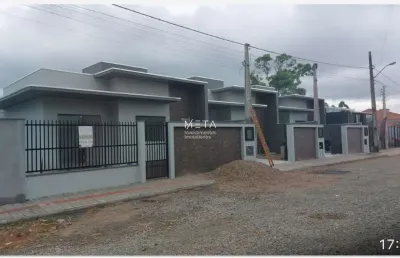 Casa geminada com piscina em itajubá ii, barra velha/sc