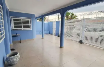 Casa de esquina com piscina no bairro jardim europa