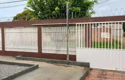 Vendo linda casa - 4 quartos - 2 suítes/ banheira - centro sul de vg