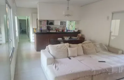 Vendo casa de 4 quartos - 2 suítes - ampla - cond. fechado