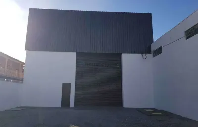 Galpão com 360 m2 de área construída - na região central de cuiabá mt
