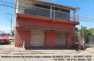 Sobrado com 300 m² de área construída, terreno de 200 m² localizado no bairro no