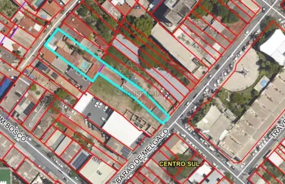 Vende imóvel de 1.100m2 de terreno, localizado na rua barão de melgaço centro
