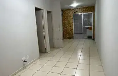 Casa com corredor e quintal grande no condomínio rio jangada
