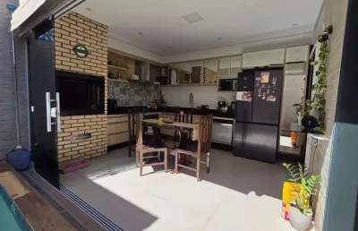 Casa com piscina em condomínio fechado no condomínio rubi em várzea grande