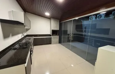 Casa em condomínio proximo ao centro político - san marino