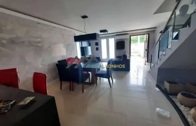 Casa duplex em bairro nobre de araruama próximo a lagoa