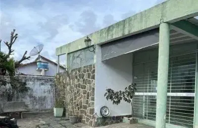 Casa no coração do bairro da encruzilhada – recife -