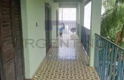 Espaçosa casa com linda área verde na vila oliveira