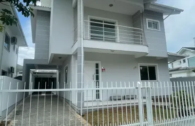 Terreno em condomínio fechado à venda na Rua dos Ipês, Pedra Branca, Palhoça