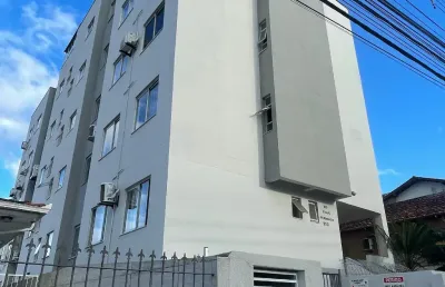 Apartamento com 2 quartos à venda na Rua Antônio Basil Schroeder, Barreiros, São José