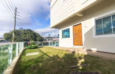 Casa de alto padrão 5 suítes, espaço gourmet e jardim 235 m² - vista alegre - curitiba/pr -