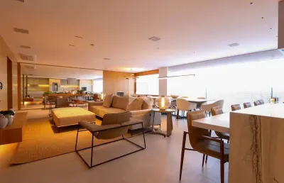 Apartamento de luxo mobiliado c/ ambientes integrados, 255m², 3 suítes e 4 vagas, no ecoville