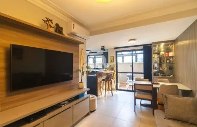 Casa de condomínio com pé-direito alto, 3 suítes e 2 vagas à venda – santo inácio, curitiba/pr