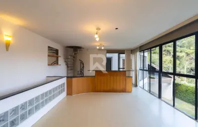 Casa de rua com jardim de inverno, 4 quartos 4 vagas à venda, 411 m² - santo inácio - curitiba/pr