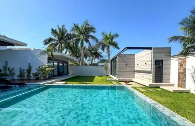 Casa de alto padrão no guarujá com 6 suítes 6 vagas a venda na praia de acapulco