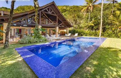 Casa pé na areia no canto da baleia com 7 suítes e piscina privativa