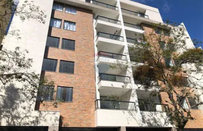 Excelente cobertura de 5 quartos, sendo um suíte, duas salas com varandas, 3 vagas de garagem,vale do ipê, próximo ao puleiro do galo, hu, ufjf