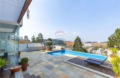 Casa alto padrão 3 quartos, 3 suítes, área gourmet com piscina borda infinita, 4 vagas, condomínio spinaville, juiz de fora/mg
