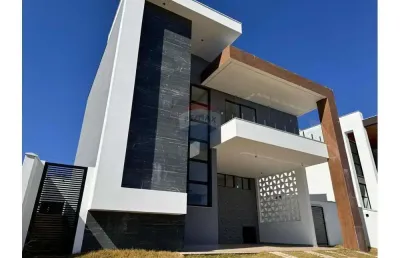Casa a venda no alphaville com 4 quartos sendo 4 suítes, vaga para 4 carros, área de lazer completa, segurança 24 horas.