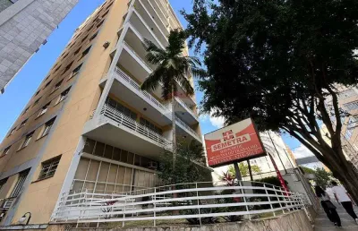 Apartamento com 3 quartos, 2 banheiros, varanda, dependência completa, 2 elevadores, portaria.