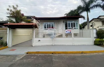 Casa a venda no portal da torre com 5 quartos, 2 suítes, garagem coberta, energia fotovoltaica e solar - oportunidade