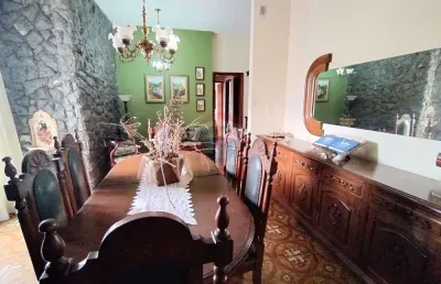 Casa à venda, no bairro santa catarina, 4 quartos, duas salas e duas cozinhas, além de um terraço gourmet.