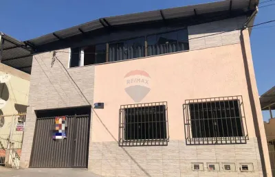 Casa de três quartos sendo um suíte a venda no bairro grajaú, próxima a  padarias, drogarias, mercados, escolas, pets, igrejas católicas e outras.