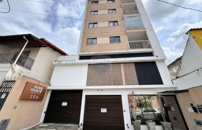 Apartamento de 2 quartos sendo 1 suíte, sala com varanda, elevador e uma vaga de garagem ao lado do museu.