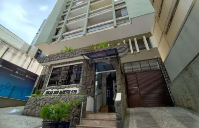 Apartamento à venda, 2 quartos, 2 banheiros, área de serviço ampla, na rua santo antônio.