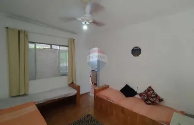 Apartamento quarto e sala, copa/cozinha e área de serviço na praia do apara, mangaratiba-rj