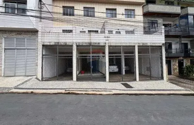 Apartamento de 2 quartos para locação com varanda e vista para o bairro