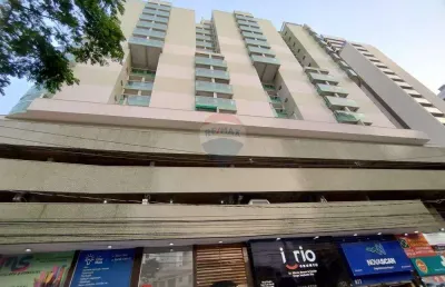 Quarto e sala amplo, com cozinha, duas varandas e uma vaga de garagem no centro de juiz de fora