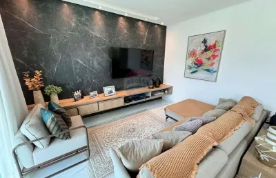 Casa toda planejada com 3 quartos com suíte, sendo uma suíte máster, sala com dois ambientes, cozinha, lavanderia, área gourmet com piscina e 3 vagas