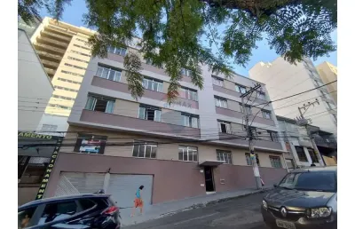 Apartamento 3 quartos amplos, sala de estar, sala de jantar e área e serviço com dpe