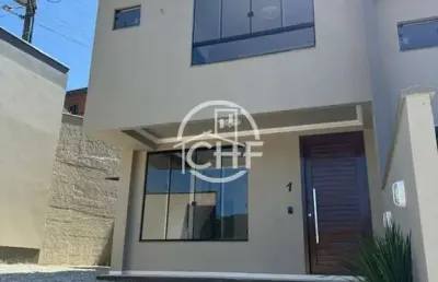 Casa com excelente espaço lateral , tomaz coelho, brusque - sc