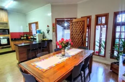 Casa com 3 quartos à venda na Rua Maria Martins, 141, Vila Branca, Jacareí