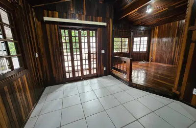 Casa para locação no condomínio aruã, 3 dormitórios, sendo 1 suíte,  espaço de lazer com quintal e churrasqueira