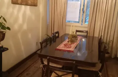 Apartamento  136 m, em rua nobre  e tranquila de copacabana, com 03 quartos