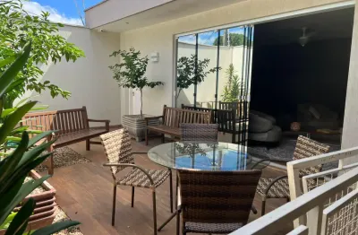 Ampla casa térrea de 3 suítes na região central com piscina - piracicaba/sp