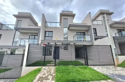 Belíssimo sobrado novo no abranches com arquitetura contemporânea e materiais de primeira.