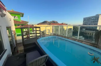 Excelente casa no centro de vitória,muito bem localizada, piscina aquecida, 3 andares, 2 salas, 4 q