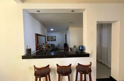 Casa com 210m², 3 quartos sendo 1 suíte, com uma vaga de garagem, no centro de vitória