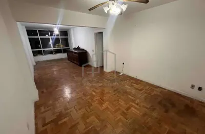 Apartamento 3 quartos, 2 banheiros, bem arejado muito bem localiza parque moscoso