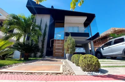 Excelente mansão mobiliada com 4 suítes, 7 banheiros, piscina aquecida