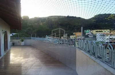 Excelente cobertura com 5 quartos e uma varanda que circunda o apartamento com uma area gourmet e u
