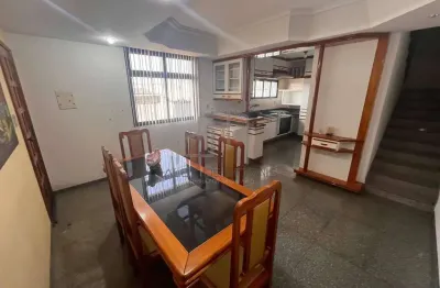 Maravilhosa casa triplex no bairro de lurdes, com 4 quartos sendo uma suíte, área de lazer e jardim